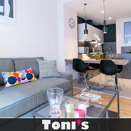 TONIS Le Petit Nicolas 1BD Apartment in Koukaki! Atene Esterno foto